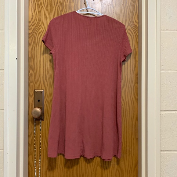 Strappy t-shirt dress! Low key look - Picture 3 of 5